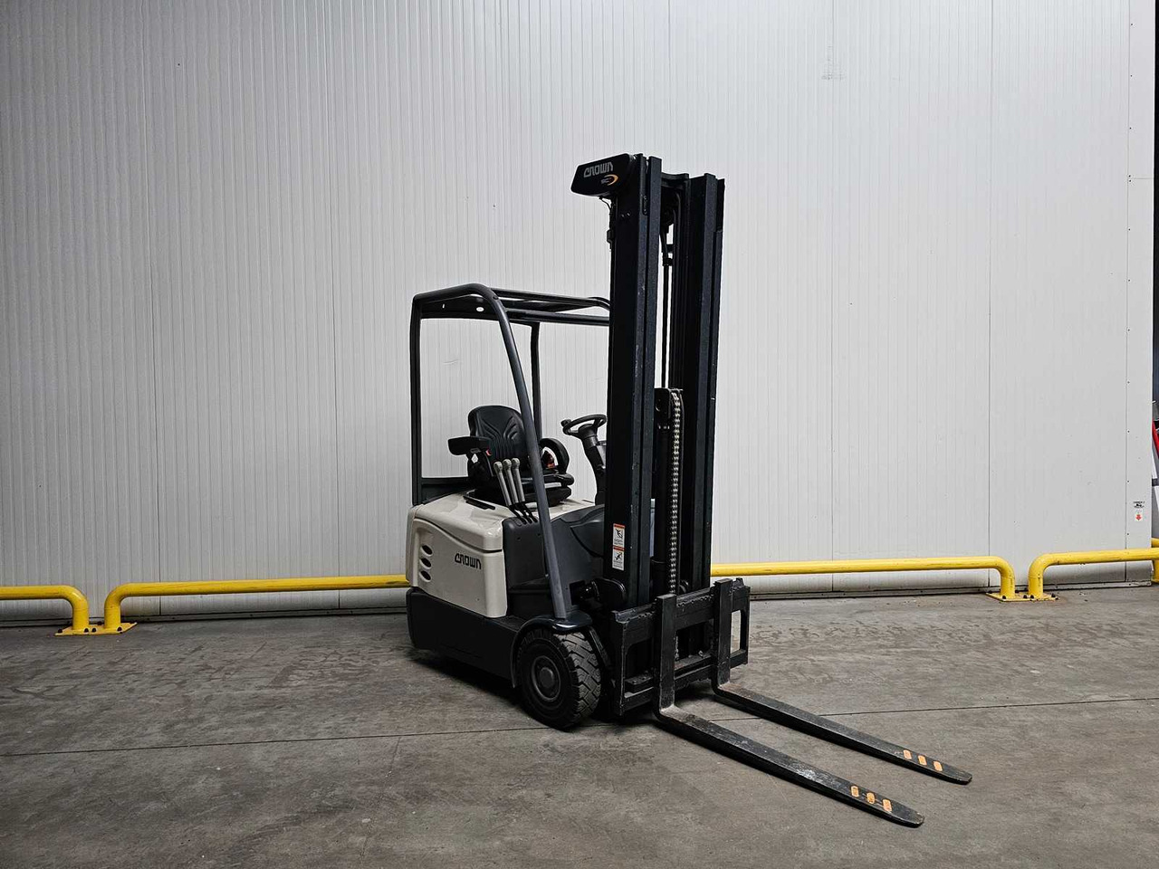 2018 CROWN SCT6010-1.3 FORKLIFT - Forklift: picture 2 2018 CROWN SCT6010-1.3 FORKLIFT - Forklift: picture 2