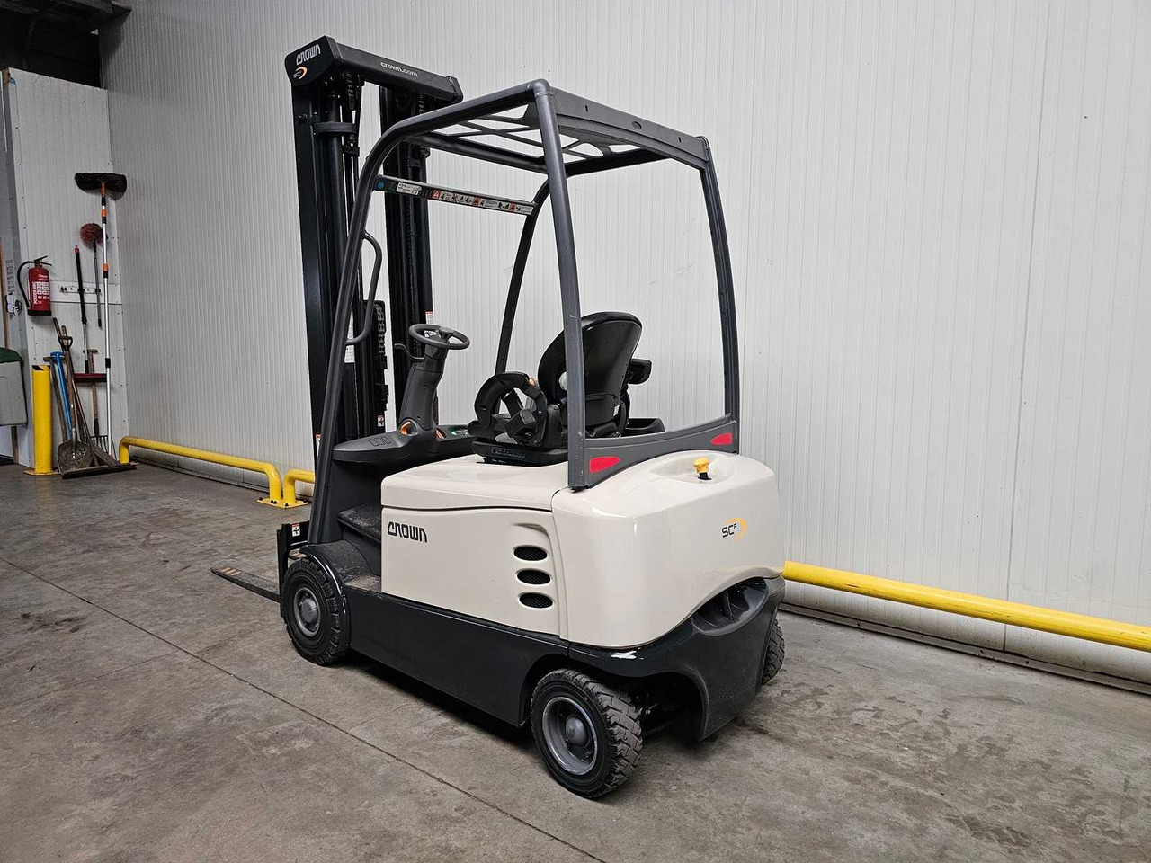 2018 CROWN SCT6040-1.6 FORKLIFT - Forklift: picture 4 2018 CROWN SCT6040-1.6 FORKLIFT - Forklift: picture 4