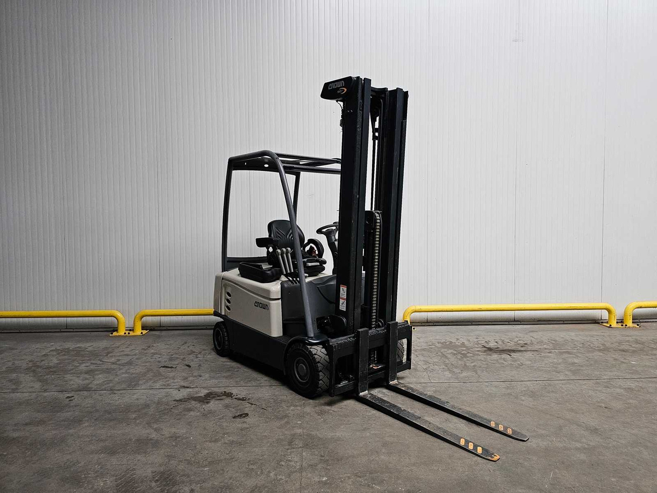 2018 CROWN SCT6040-1.6 FORKLIFT - Forklift: picture 2 2018 CROWN SCT6040-1.6 FORKLIFT - Forklift: picture 2