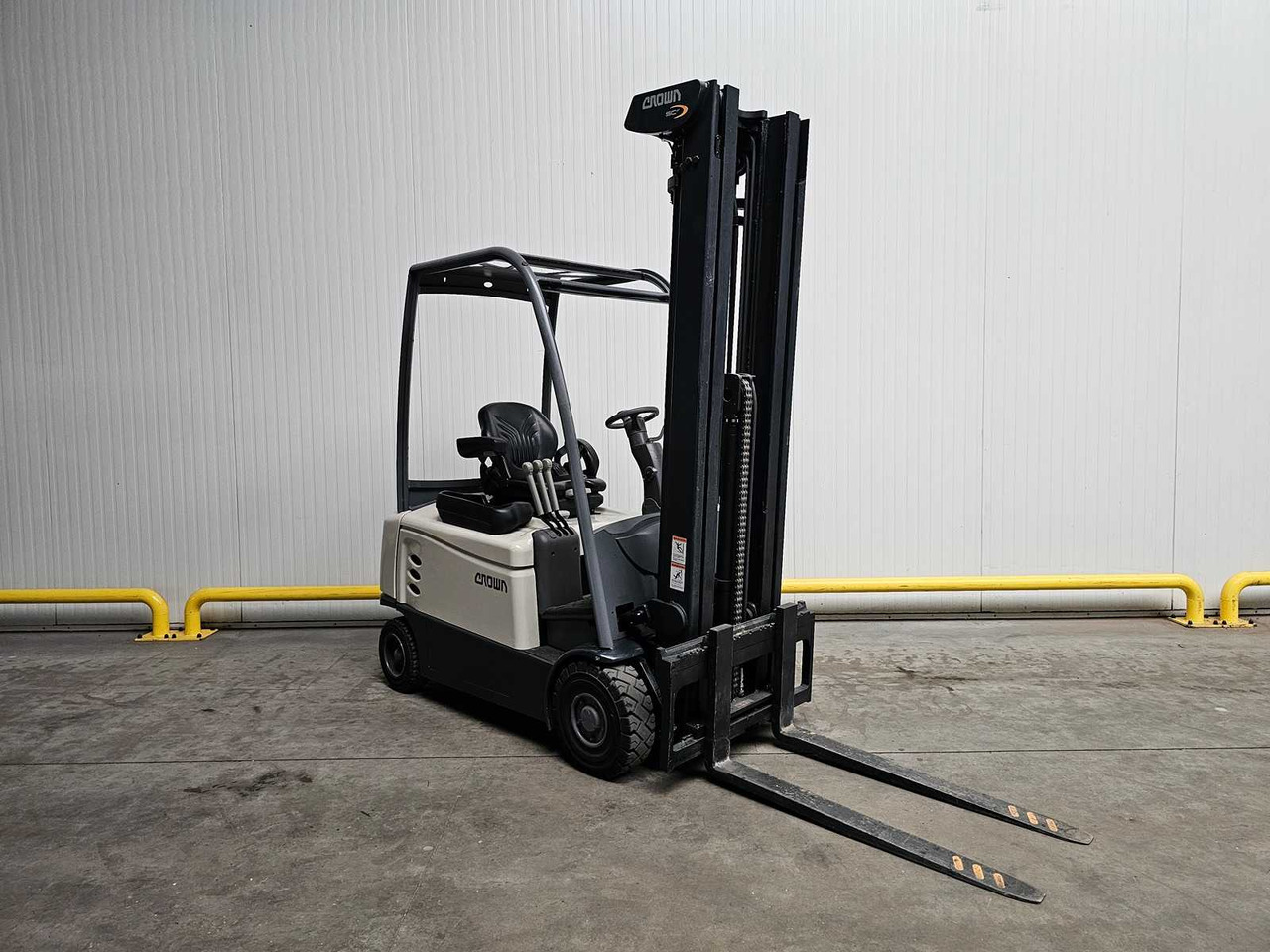 2018 CROWN SCT6040-1.6 FORKLIFT - Forklift: picture 2 2018 CROWN SCT6040-1.6 FORKLIFT - Forklift: picture 2