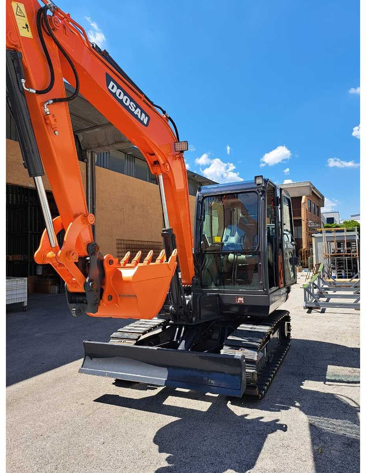 2018 DOOSAN DX55-9C MINI EXCAVATOR - Excavator: picture 2 2018 DOOSAN DX55-9C MINI EXCAVATOR - Excavator: picture 2