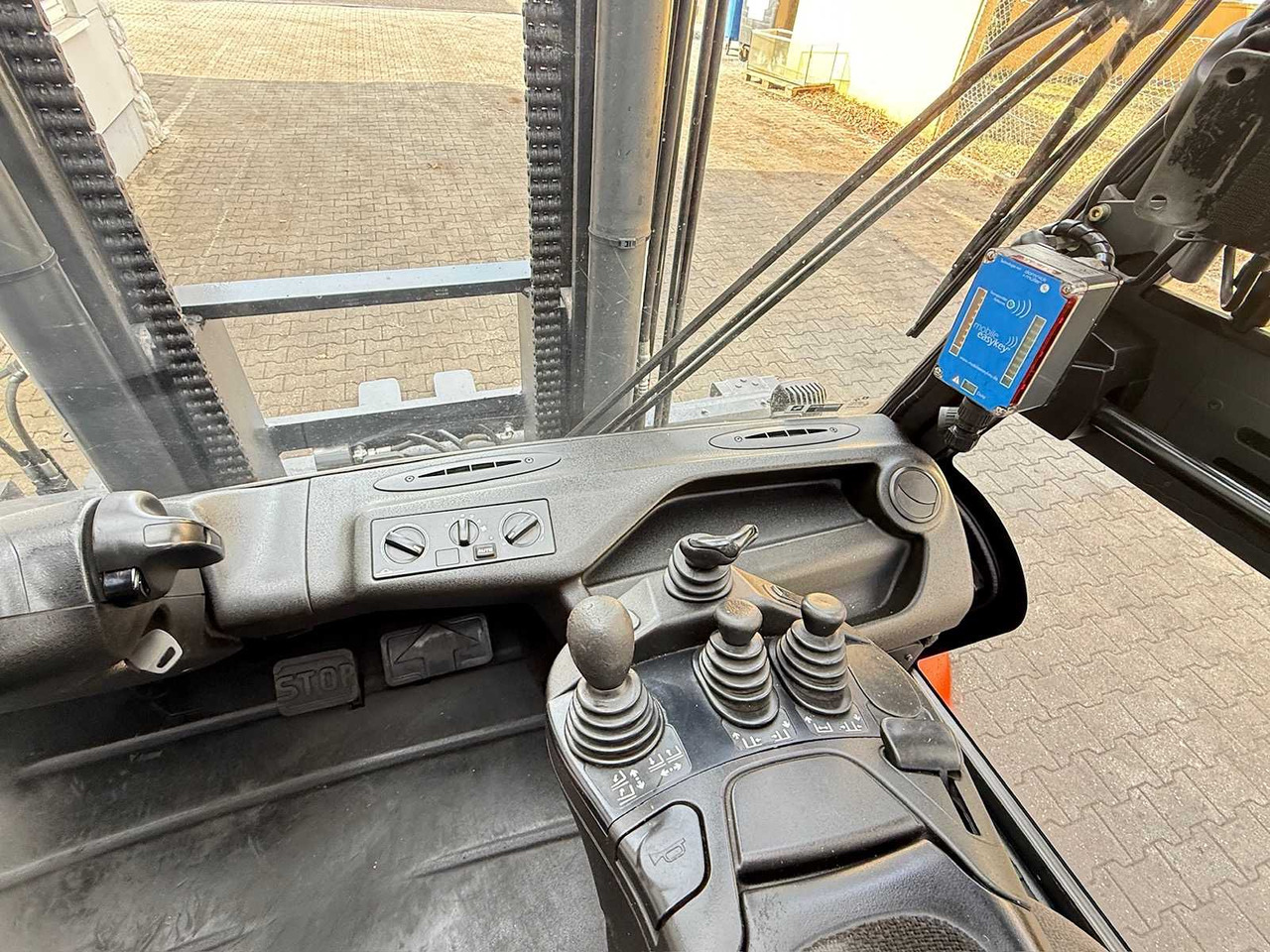 Forklift 2018 LINDE H80T H80 8,000KG GAS FORKLIFT FORKLIFT 3+4TH VALVE 9,232 HOURS.: picture 17 Forklift 2018 LINDE H80T H80 8,000KG GAS FORKLIFT FORKLIFT 3+4TH VALVE 9,232 HOURS.: picture 17