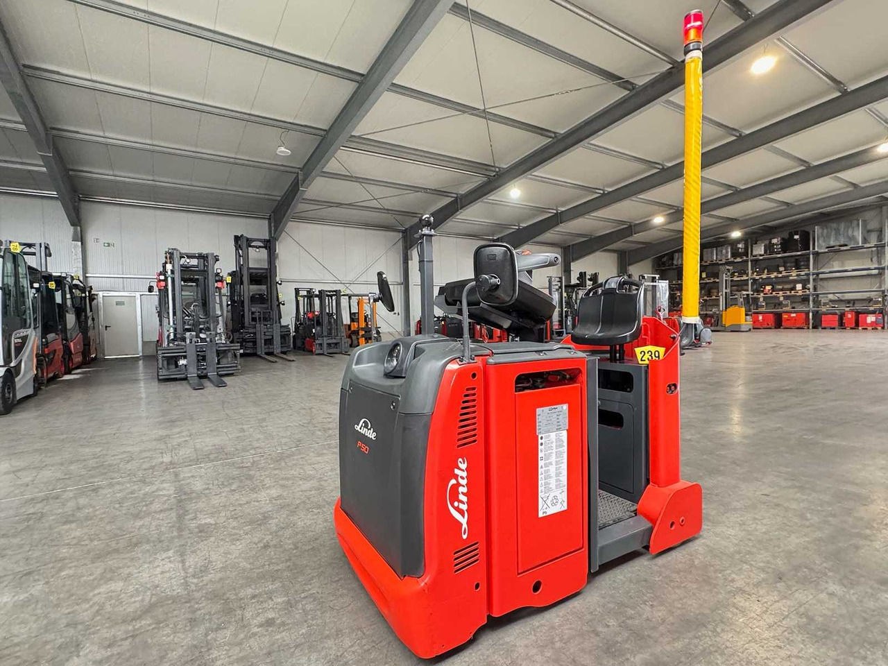 2019 SERVICE + UVV 06/2026 LINDE P50C 5.000KG TRACTOR 285 HOURS 500AH BATTERY - Forklift: picture 4 2019 SERVICE + UVV 06/2026 LINDE P50C 5.000KG TRACTOR 285 HOURS 500AH BATTERY - Forklift: picture 4