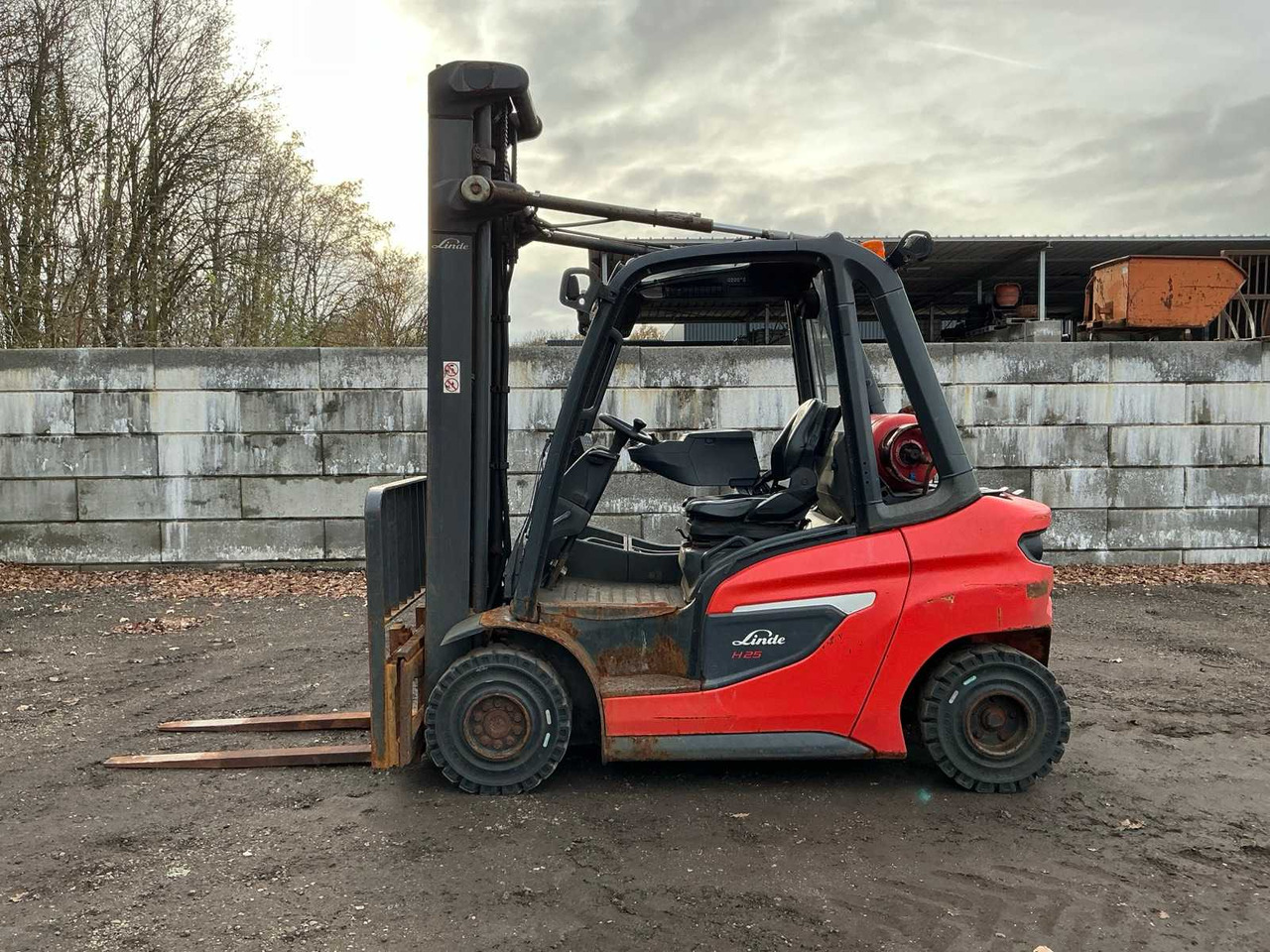 2020 LINDE H25T-01 FORKLIFT - Forklift: picture 2 2020 LINDE H25T-01 FORKLIFT - Forklift: picture 2