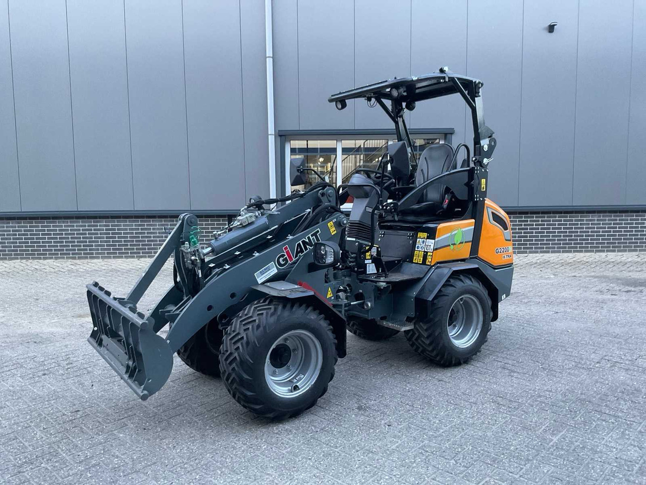 2022 GIANT G2200E X-TRA ELECTRIC MINI SHOVEL - Wheel loader: picture 1 2022 GIANT G2200E X-TRA ELECTRIC MINI SHOVEL - Wheel loader: picture 1