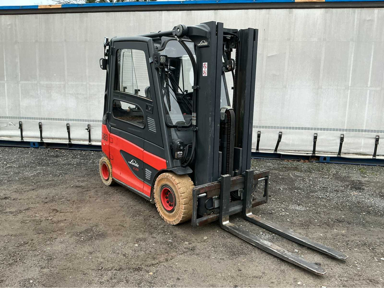 2022 LINDE E25-01 FORKLIFT - Forklift: picture 4 2022 LINDE E25-01 FORKLIFT - Forklift: picture 4