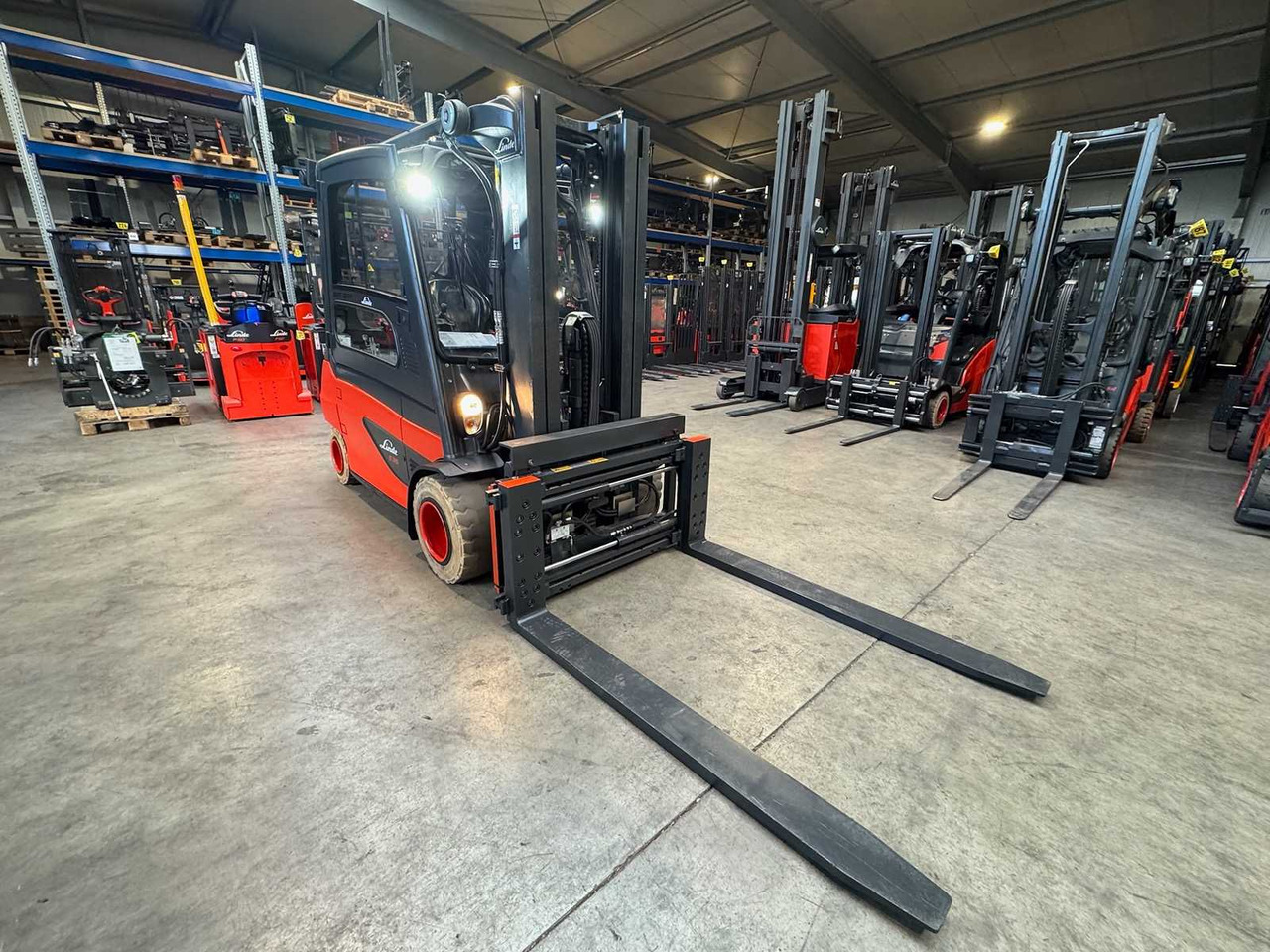 2022 SERVICE+UVV 11/2026 LINDE E35L 3.500KG TRIPLEX 3.+4. - Forklift: picture 5 2022 SERVICE+UVV 11/2026 LINDE E35L 3.500KG TRIPLEX 3.+4. - Forklift: picture 5