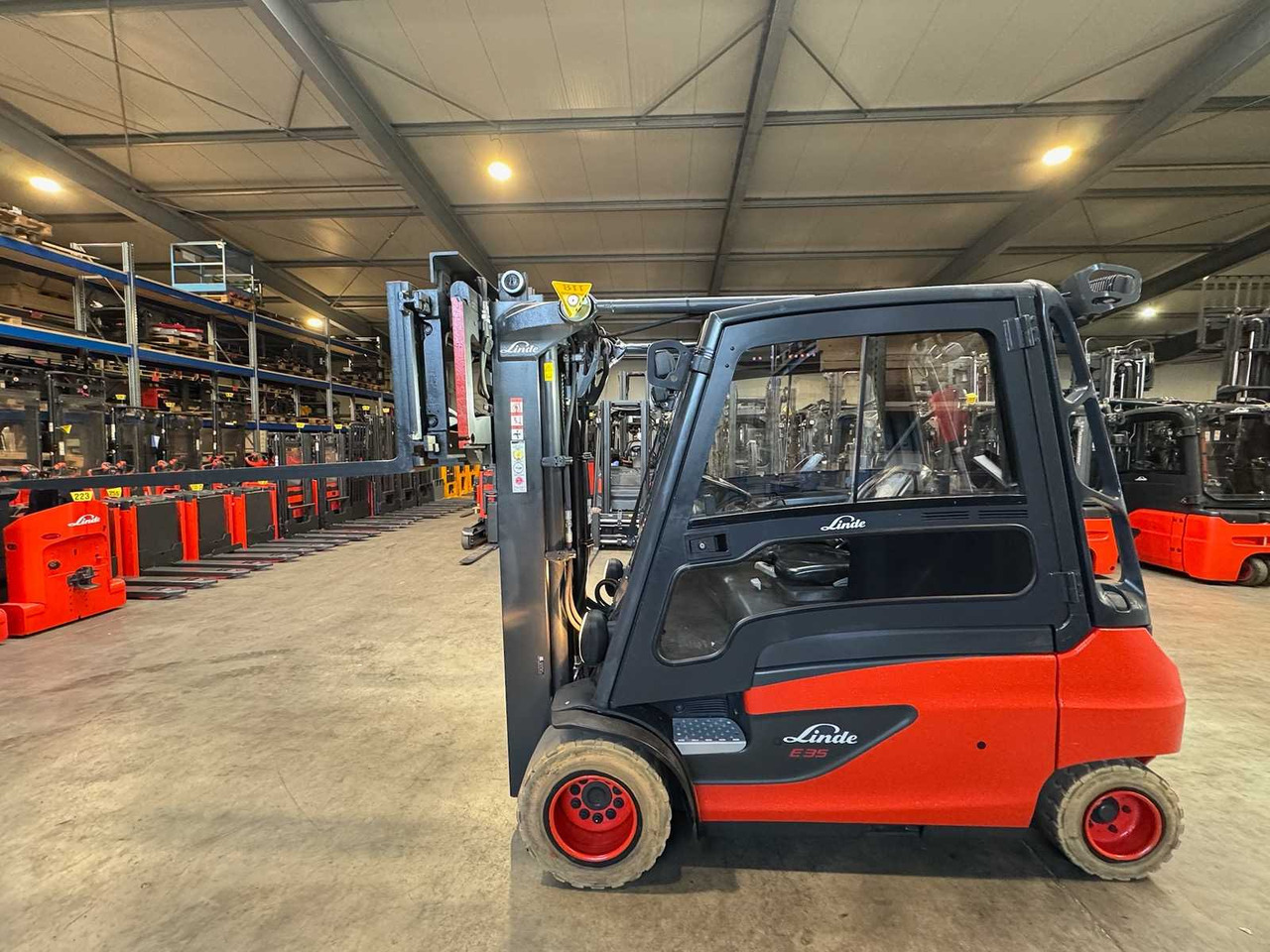 2022 SERVICE+UVV 11/2026 LINDE E35L 3.500KG TRIPLEX 3.+4. - Forklift: picture 2 2022 SERVICE+UVV 11/2026 LINDE E35L 3.500KG TRIPLEX 3.+4. - Forklift: picture 2