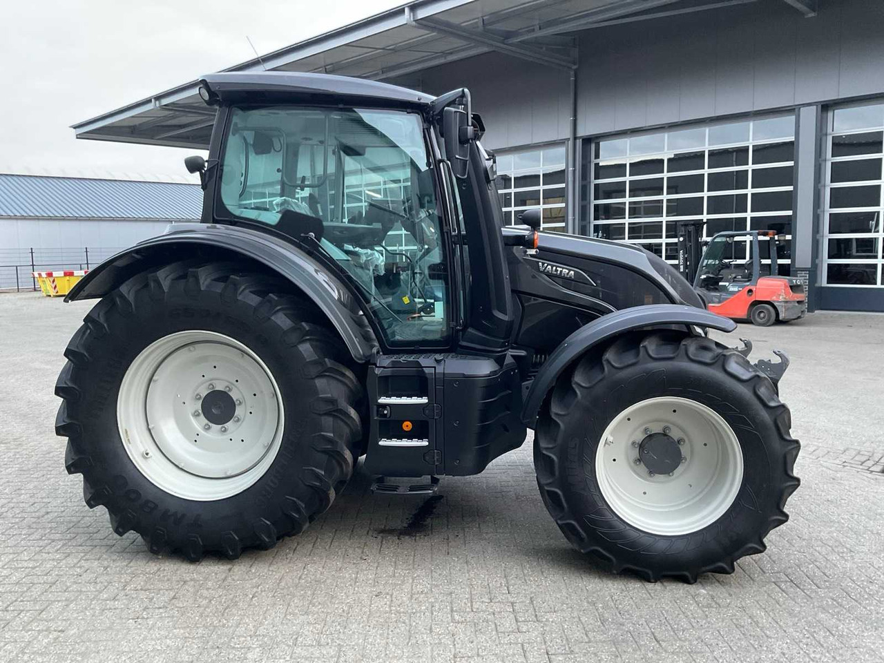 2022 VALTRA N155 ECOPOWER DIRECT SMARTTOUCH ALL-WHEEL DRIVE FARM TRACTOR - Farm tractor: picture 5 2022 VALTRA N155 ECOPOWER DIRECT SMARTTOUCH ALL-WHEEL DRIVE FARM TRACTOR - Farm tractor: picture 5