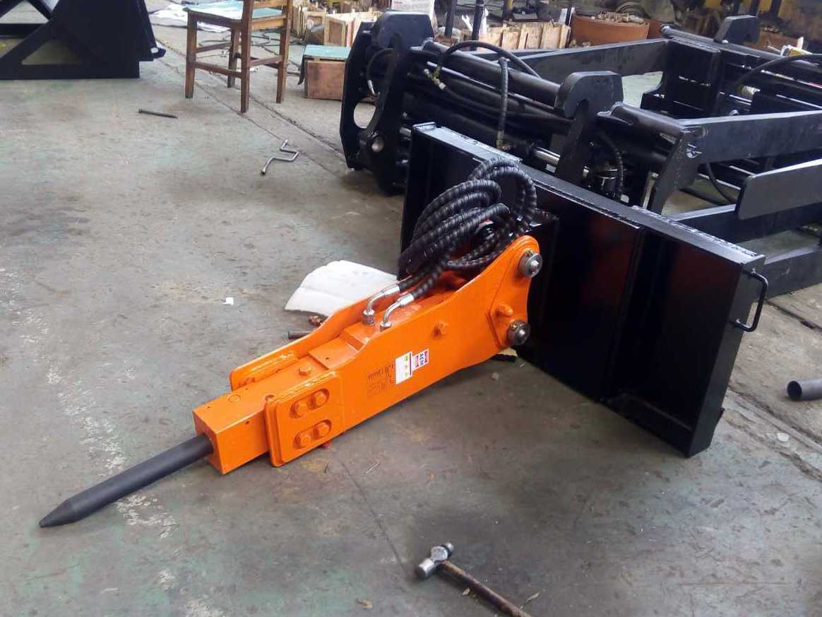 Rhino-cross hydraulic breaker sloop hamer - Attachment for Construction machinery: picture 1 Rhino-cross hydraulic breaker sloop hamer - Attachment for Construction machinery: picture 1