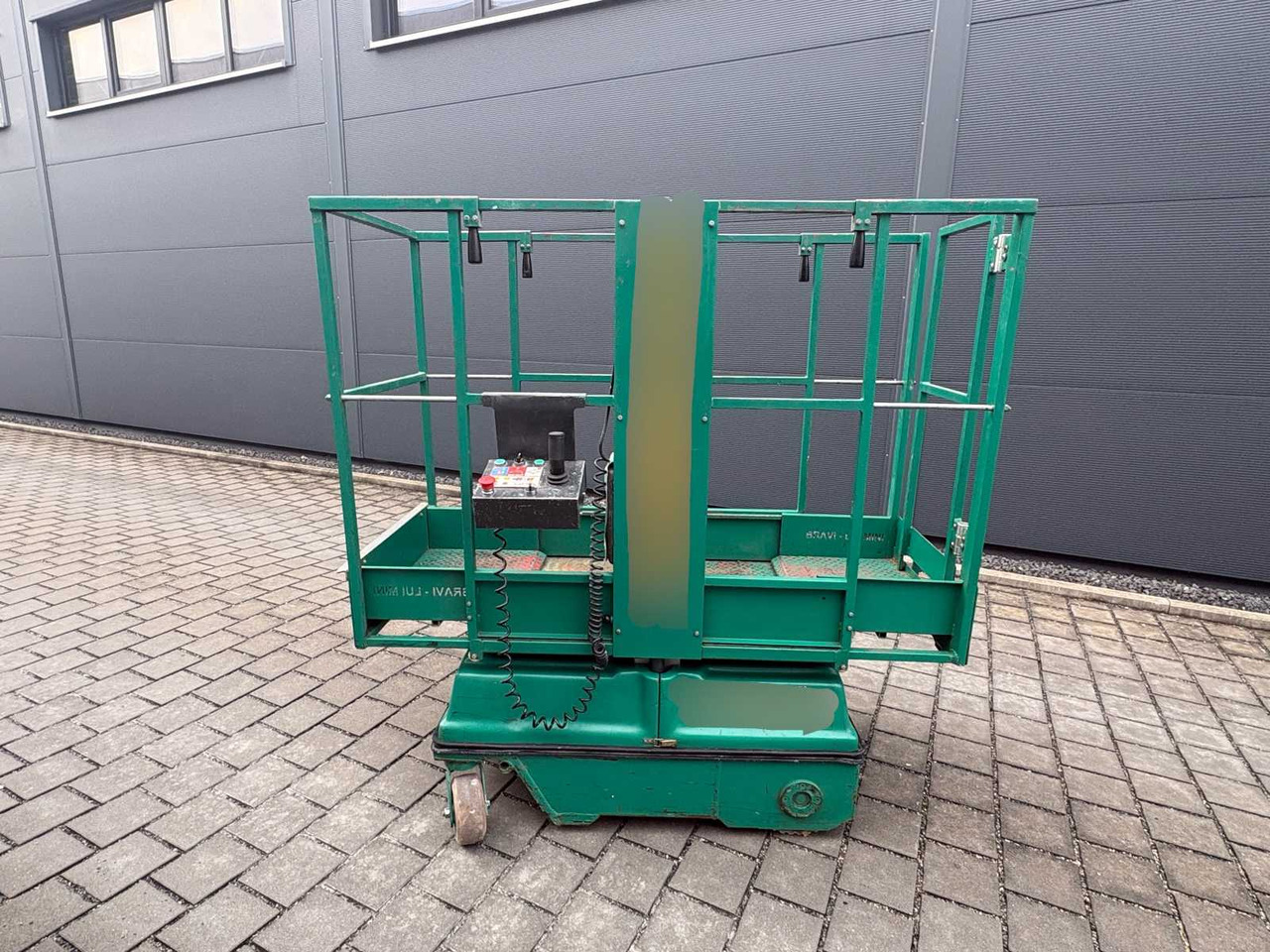 BRAVIISOL LUI M. S.I - AERIAL WORK PLATFORM / MAST LIFT (2010) - Aerial platform: picture 1 BRAVIISOL LUI M. S.I - AERIAL WORK PLATFORM / MAST LIFT (2010) - Aerial platform: picture 1