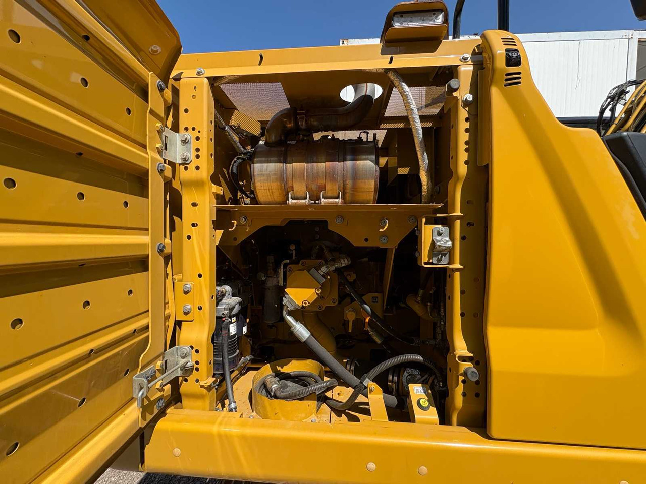 Crawler excavator CAT 323: picture 9