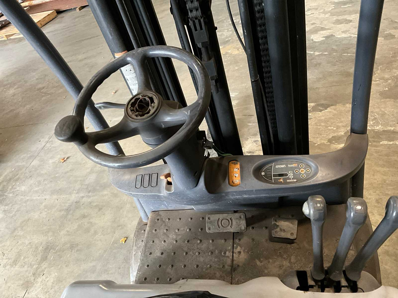 CROWN SC4200/55F FORKLIFT - Forklift: picture 5 CROWN SC4200/55F FORKLIFT - Forklift: picture 5