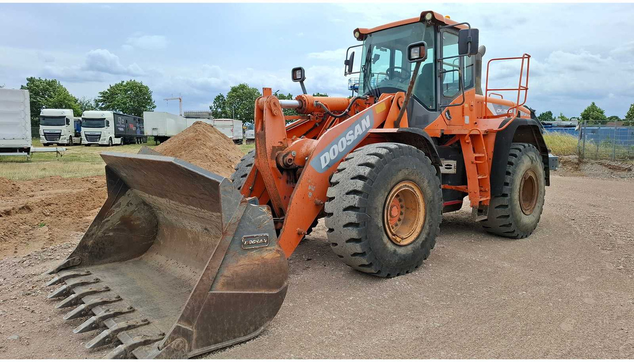 DOSAN DL350 - Wheel loader: picture 1 DOSAN DL350 - Wheel loader: picture 1