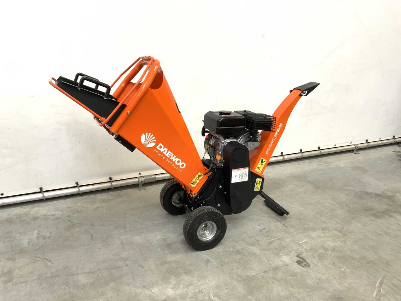 Daewoo DWFWC230 - Wood chipper: picture 1 Daewoo DWFWC230 - Wood chipper: picture 1