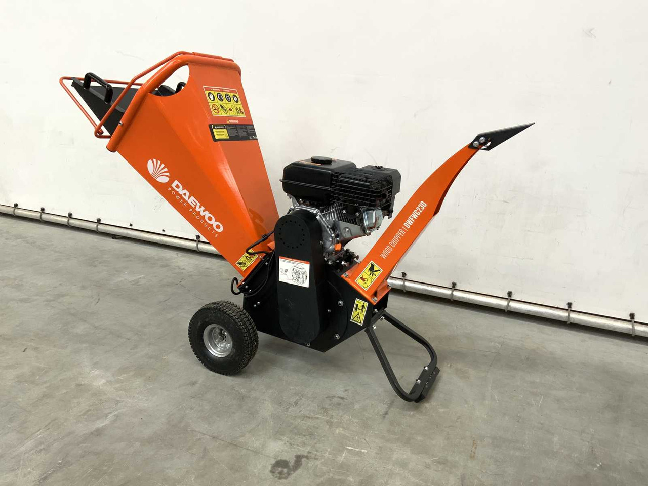 Daewoo DWFWC230 - Wood chipper: picture 3 Daewoo DWFWC230 - Wood chipper: picture 3