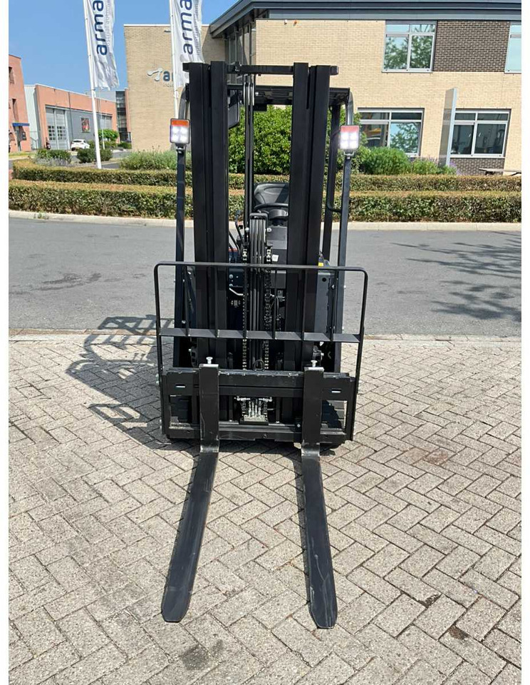 EP EFS 151 - 4.35 METER TRIPLEX, LI-ION, FREE-LIFT, SIDE-SHIFT - FORKLIFT - Forklift: picture 4 EP EFS 151 - 4.35 METER TRIPLEX, LI-ION, FREE-LIFT, SIDE-SHIFT - FORKLIFT - Forklift: picture 4