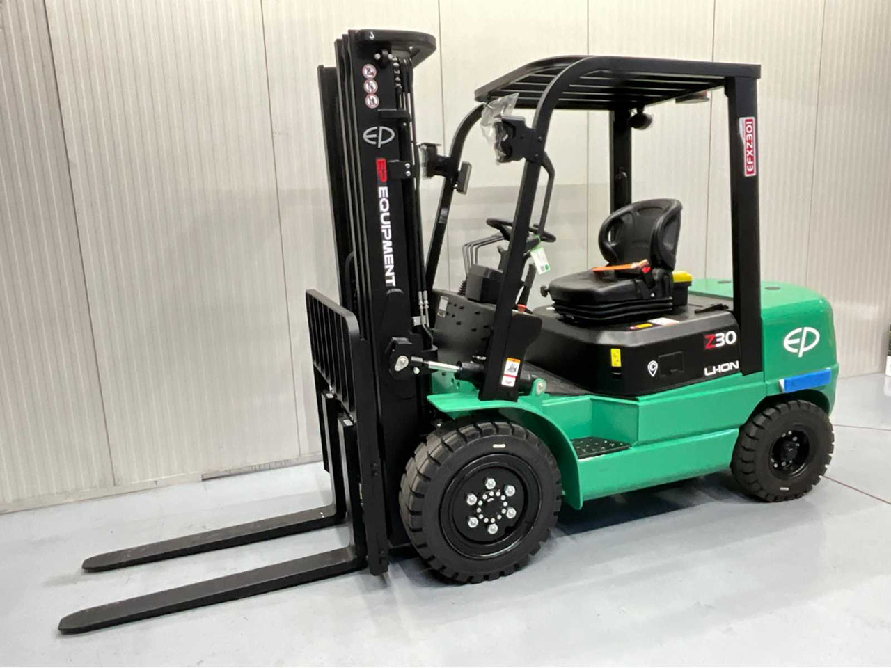 EP - EFXZ-301-H - 4.8M TRIPLEX, LI-ION, FREE-LIFT, SIDE-SHIFT - FORKLIFT - Forklift: picture 1 EP - EFXZ-301-H - 4.8M TRIPLEX, LI-ION, FREE-LIFT, SIDE-SHIFT - FORKLIFT - Forklift: picture 1