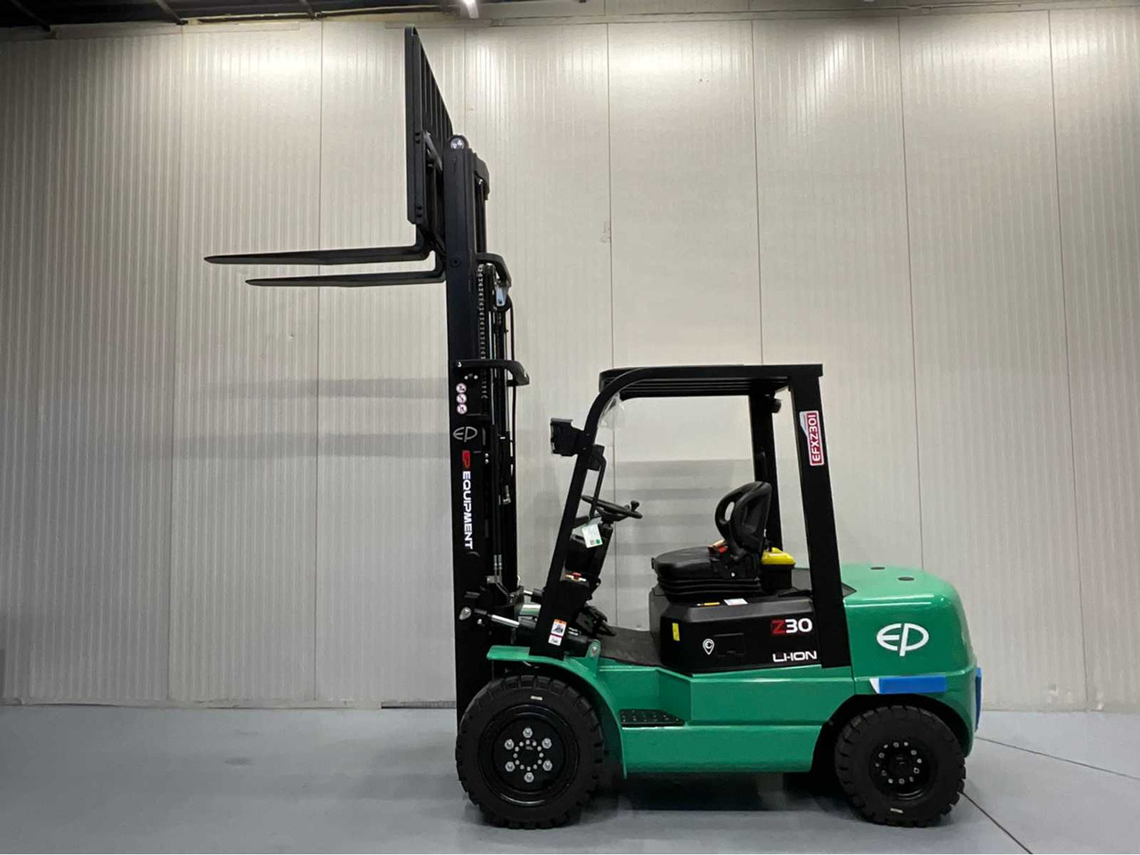 EP - EFXZ-301-H - 4.8M TRIPLEX, LI-ION, FREE-LIFT, SIDE-SHIFT - FORKLIFT - Forklift: picture 5 EP - EFXZ-301-H - 4.8M TRIPLEX, LI-ION, FREE-LIFT, SIDE-SHIFT - FORKLIFT - Forklift: picture 5