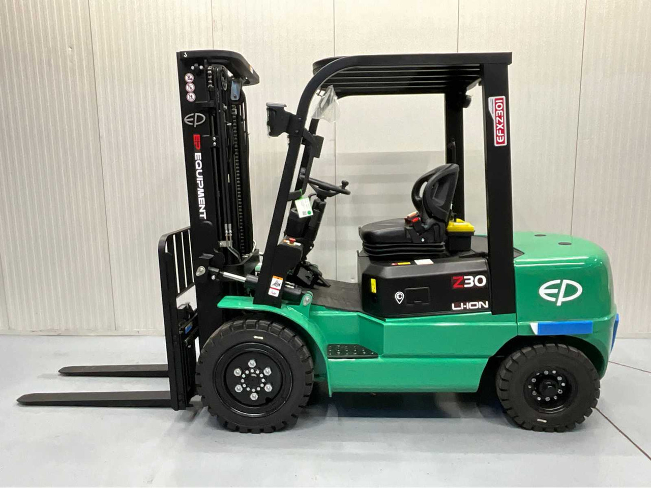 EP - EFXZ-301-H - 4.8M TRIPLEX, LI-ION, FREE-LIFT, SIDE-SHIFT - FORKLIFT - Forklift: picture 2 EP - EFXZ-301-H - 4.8M TRIPLEX, LI-ION, FREE-LIFT, SIDE-SHIFT - FORKLIFT - Forklift: picture 2