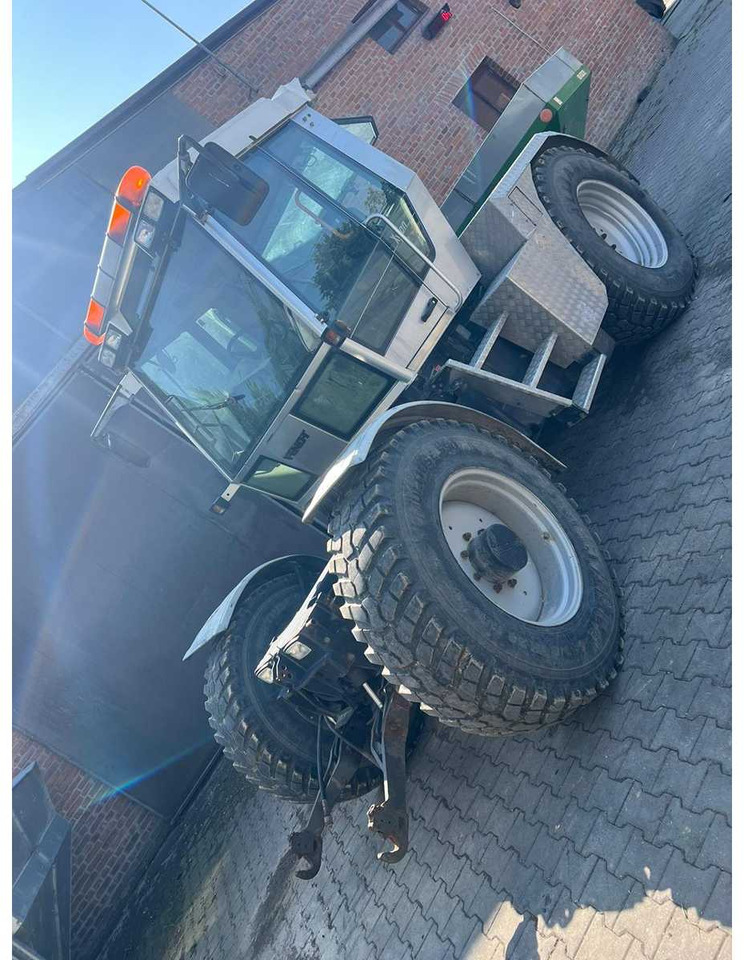 FENDT - Farm tractor: picture 2 FENDT - Farm tractor: picture 2