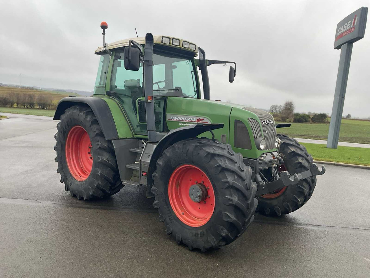 Farm tractor Fendt 714: picture 7
