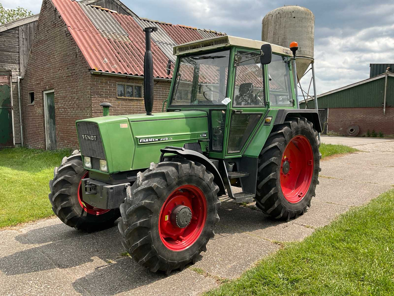 Fendt Farmer 309LS Turbomatik - Farm tractor: picture 1 Fendt Farmer 309LS Turbomatik - Farm tractor: picture 1