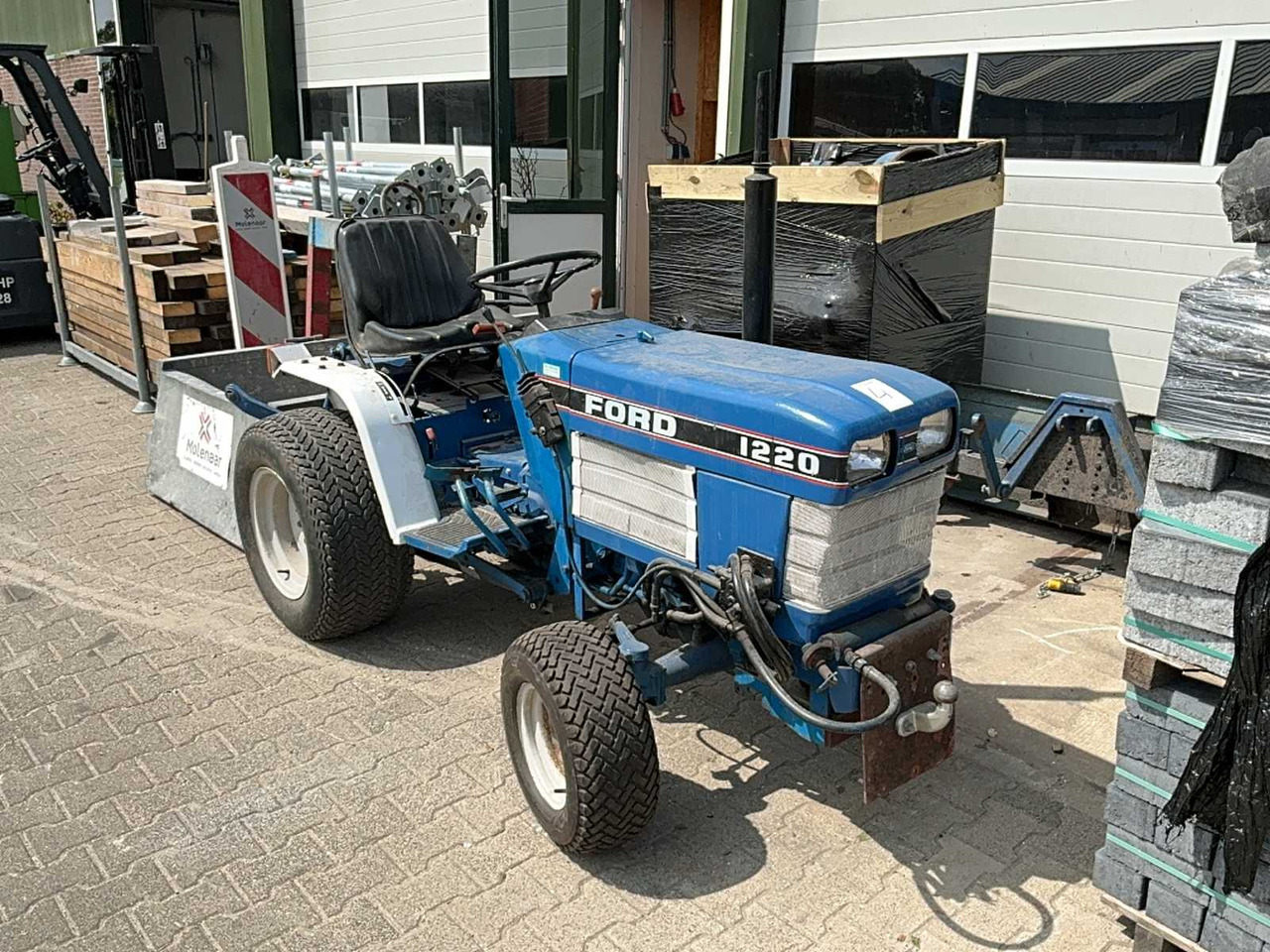 Ford 1220 - Compact tractor: picture 1 Ford 1220 - Compact tractor: picture 1