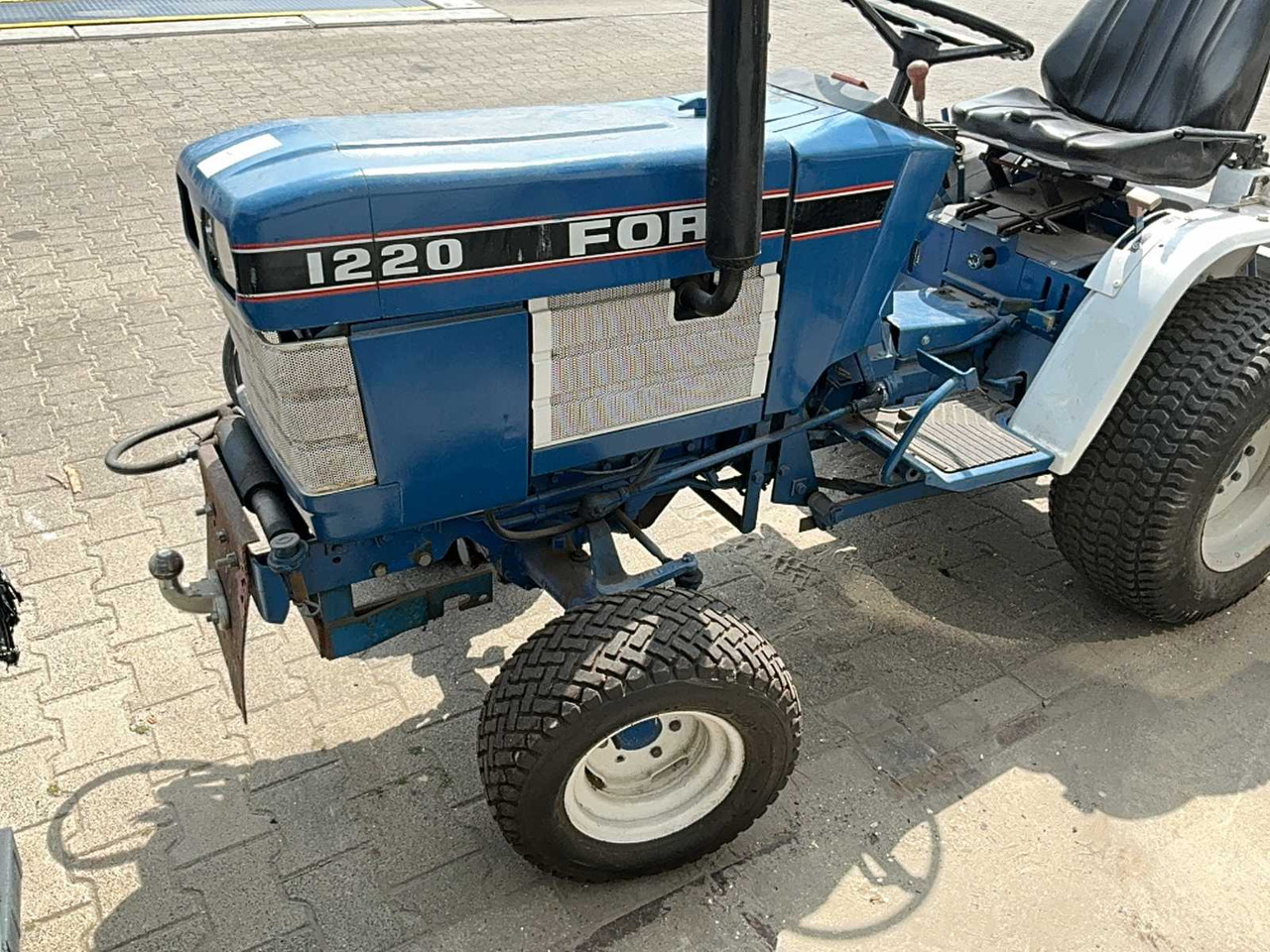 Ford 1220 - Compact tractor: picture 5 Ford 1220 - Compact tractor: picture 5
