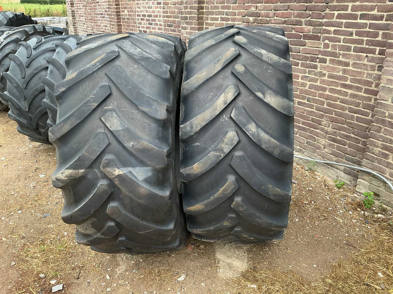 Goodyear Optitrac DT 824 - Wheels and tires for Farm tractor: picture 2 Goodyear Optitrac DT 824 - Wheels and tires for Farm tractor: picture 2