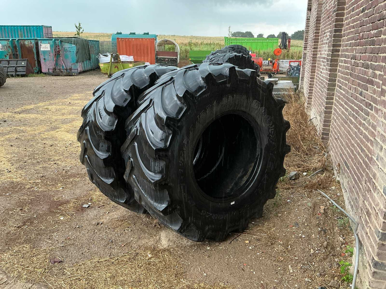 Goodyear Optitrac DT 824 - Wheels and tires for Farm tractor: picture 1 Goodyear Optitrac DT 824 - Wheels and tires for Farm tractor: picture 1