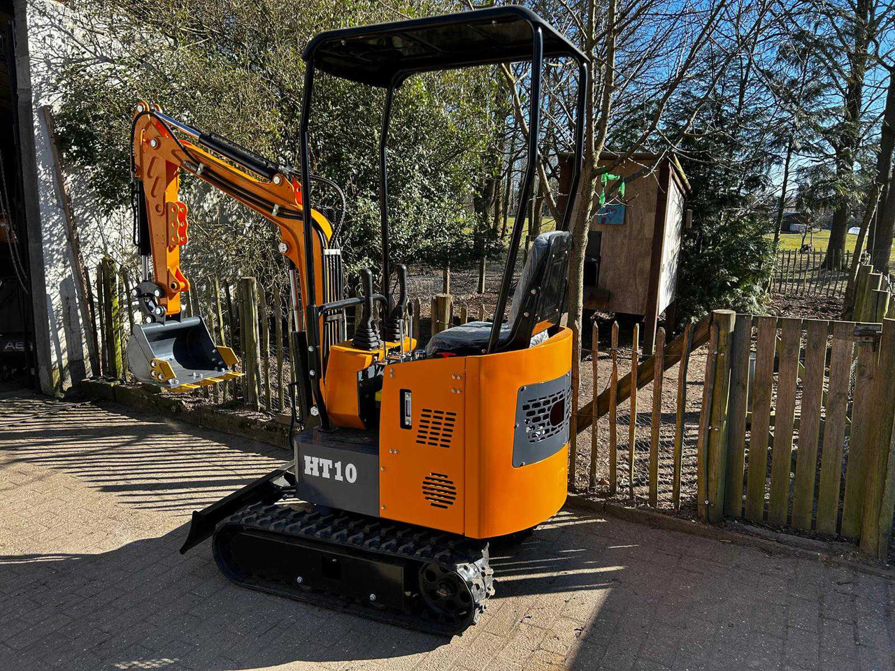 HT10 - Mini excavator: picture 5 HT10 - Mini excavator: picture 5