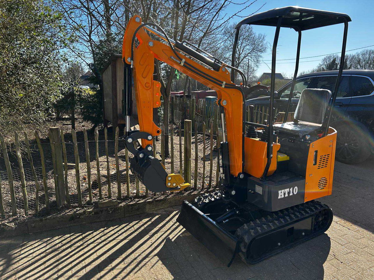 HT10 - Mini excavator: picture 1 HT10 - Mini excavator: picture 1