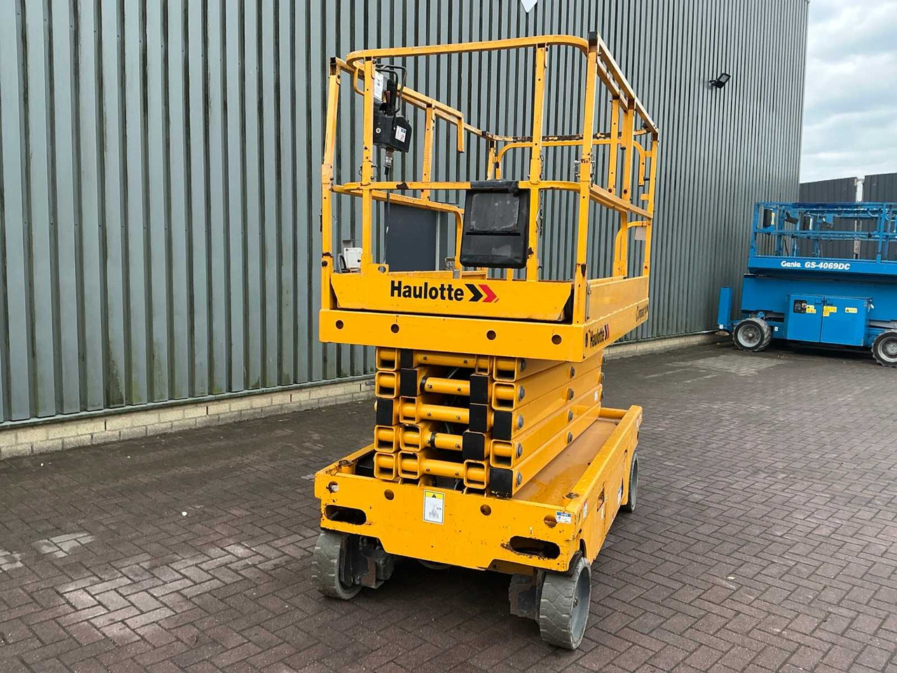 Haulotte Compact 14 - Aerial platform: picture 2 Haulotte Compact 14 - Aerial platform: picture 2