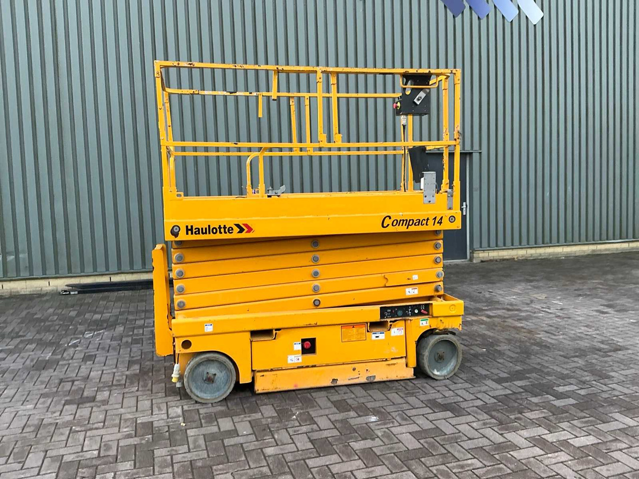 Haulotte Compact 14 - Aerial platform: picture 2 Haulotte Compact 14 - Aerial platform: picture 2