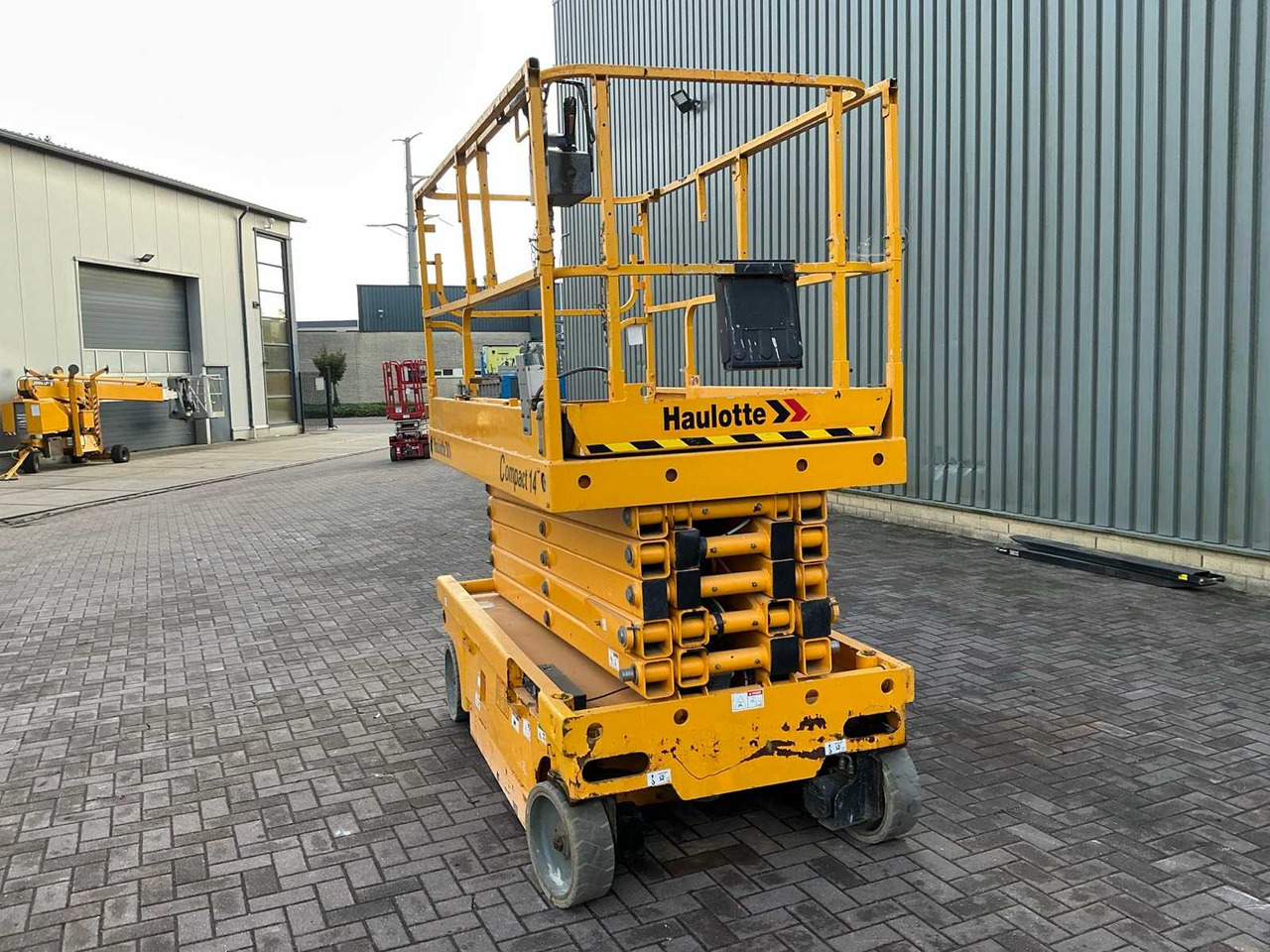 Haulotte Compact 14 - Aerial platform: picture 4 Haulotte Compact 14 - Aerial platform: picture 4