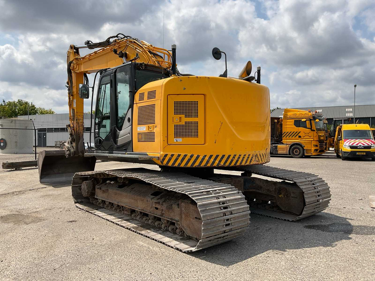 Hitachi ZX225USLC-5B - Crawler excavator: picture 4 Hitachi ZX225USLC-5B - Crawler excavator: picture 4