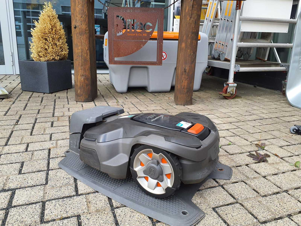 Husqvarna Automower 415X - Garden mower: picture 3 Husqvarna Automower 415X - Garden mower: picture 3