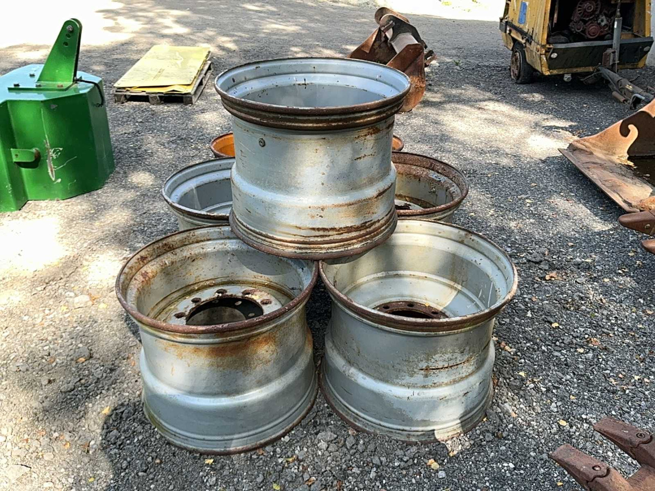 Inconnu - Wheels and tires for Farm tractor: picture 2 Inconnu - Wheels and tires for Farm tractor: picture 2