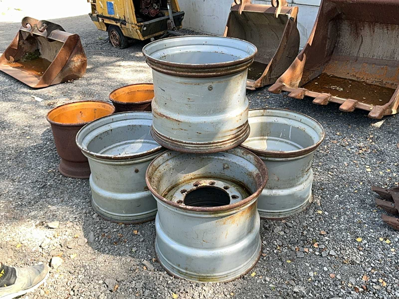 Inconnu - Wheels and tires for Farm tractor: picture 1 Inconnu - Wheels and tires for Farm tractor: picture 1