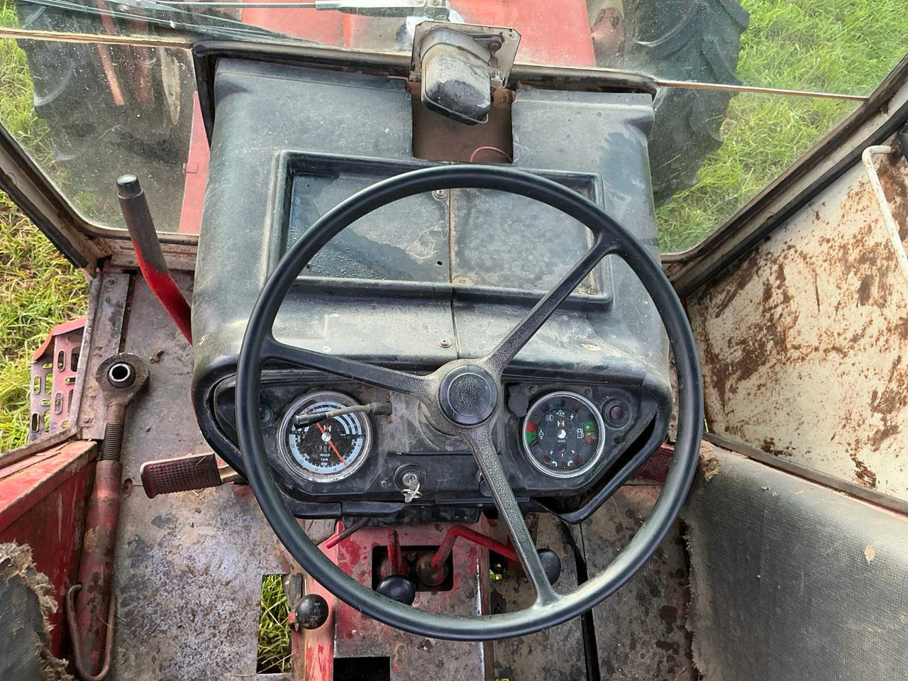 Farm tractor International 1246: picture 28