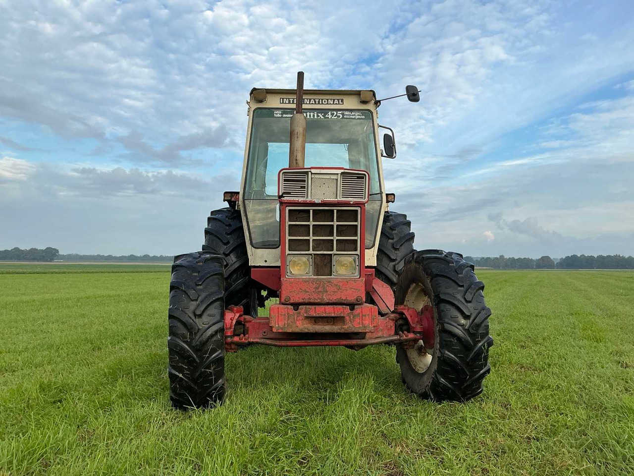 Farm tractor International 1246: picture 8