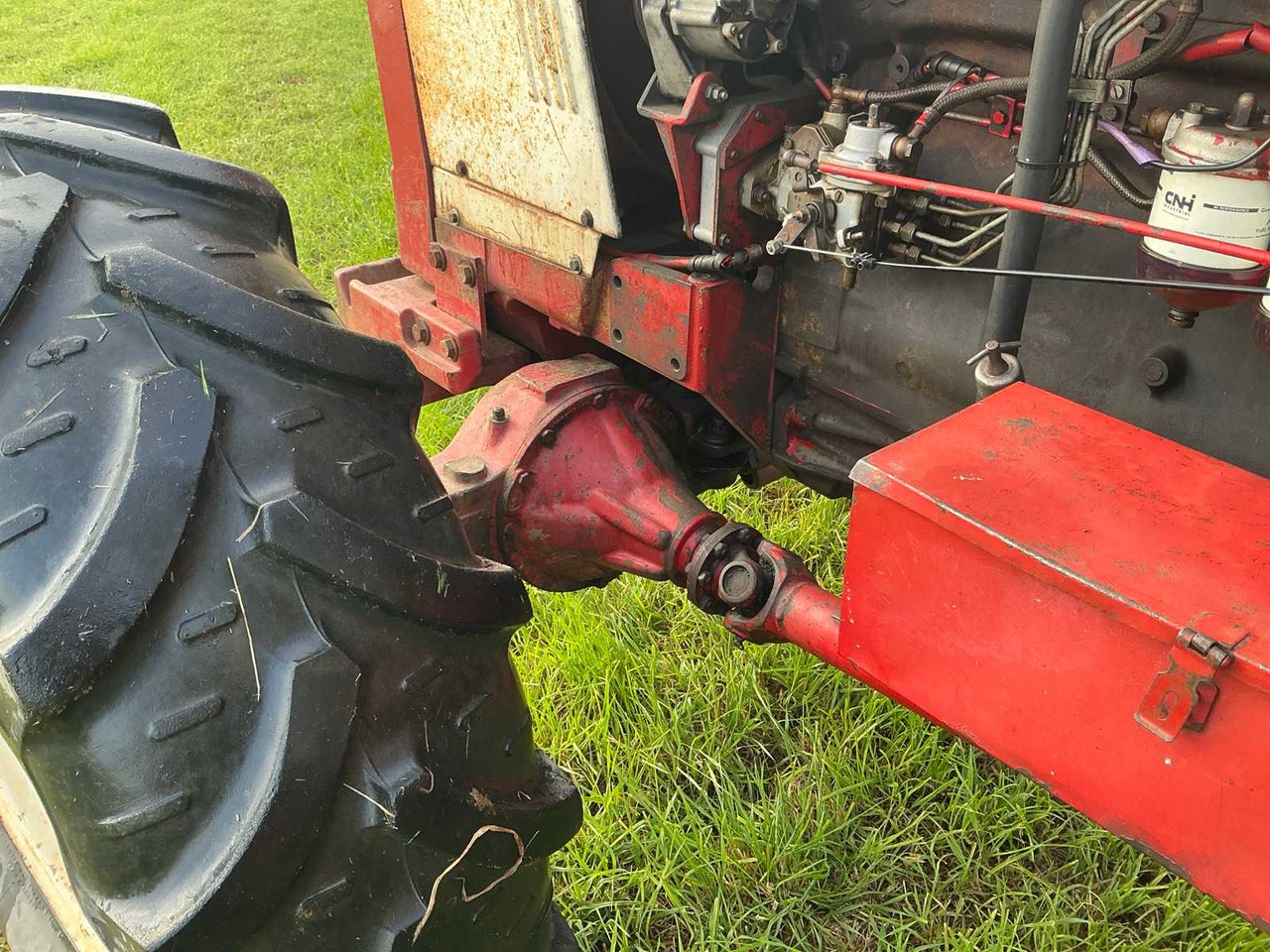 Farm tractor International 1246: picture 11