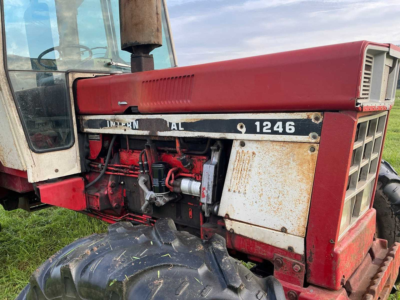 Farm tractor International 1246: picture 16