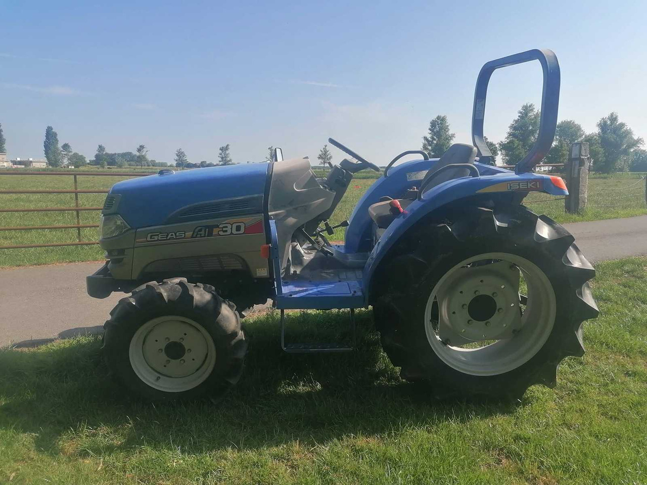 Iseki AT30 - Compact tractor: picture 1 Iseki AT30 - Compact tractor: picture 1
