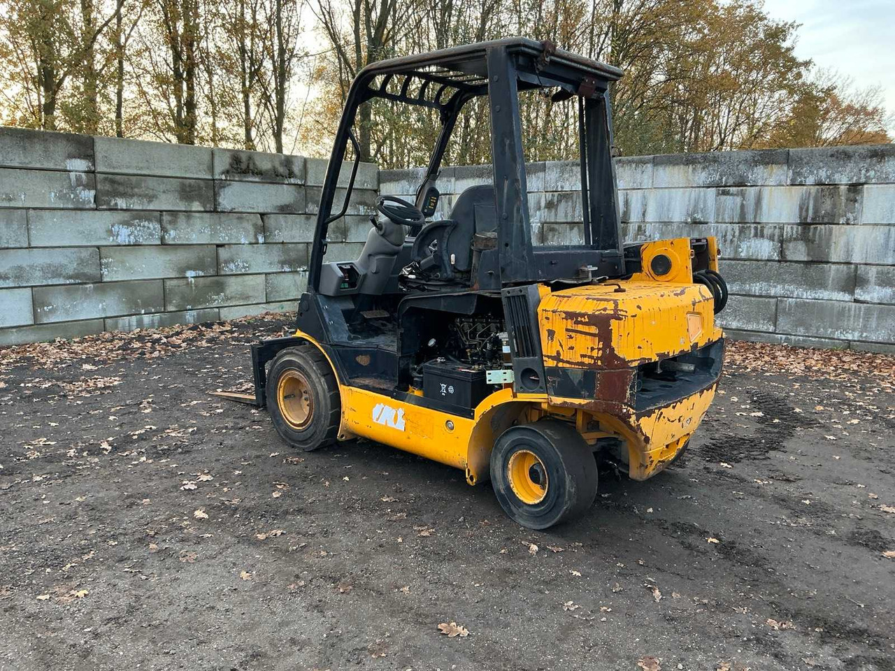 JCB - 2004 - 25D - FORKLIFT TRUCK - Forklift: picture 3 JCB - 2004 - 25D - FORKLIFT TRUCK - Forklift: picture 3
