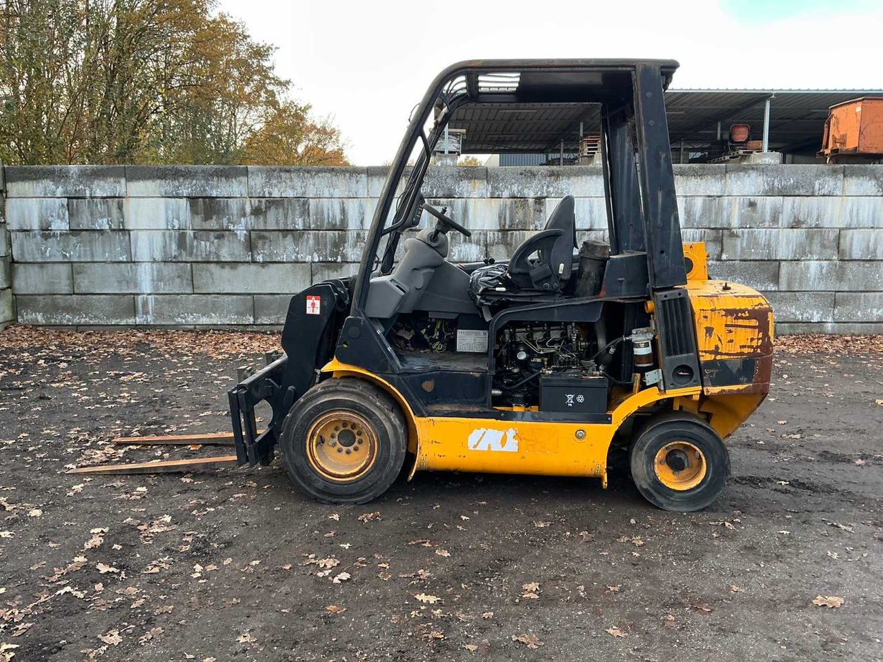 JCB - 2004 - 25D - FORKLIFT TRUCK - Forklift: picture 2 JCB - 2004 - 25D - FORKLIFT TRUCK - Forklift: picture 2