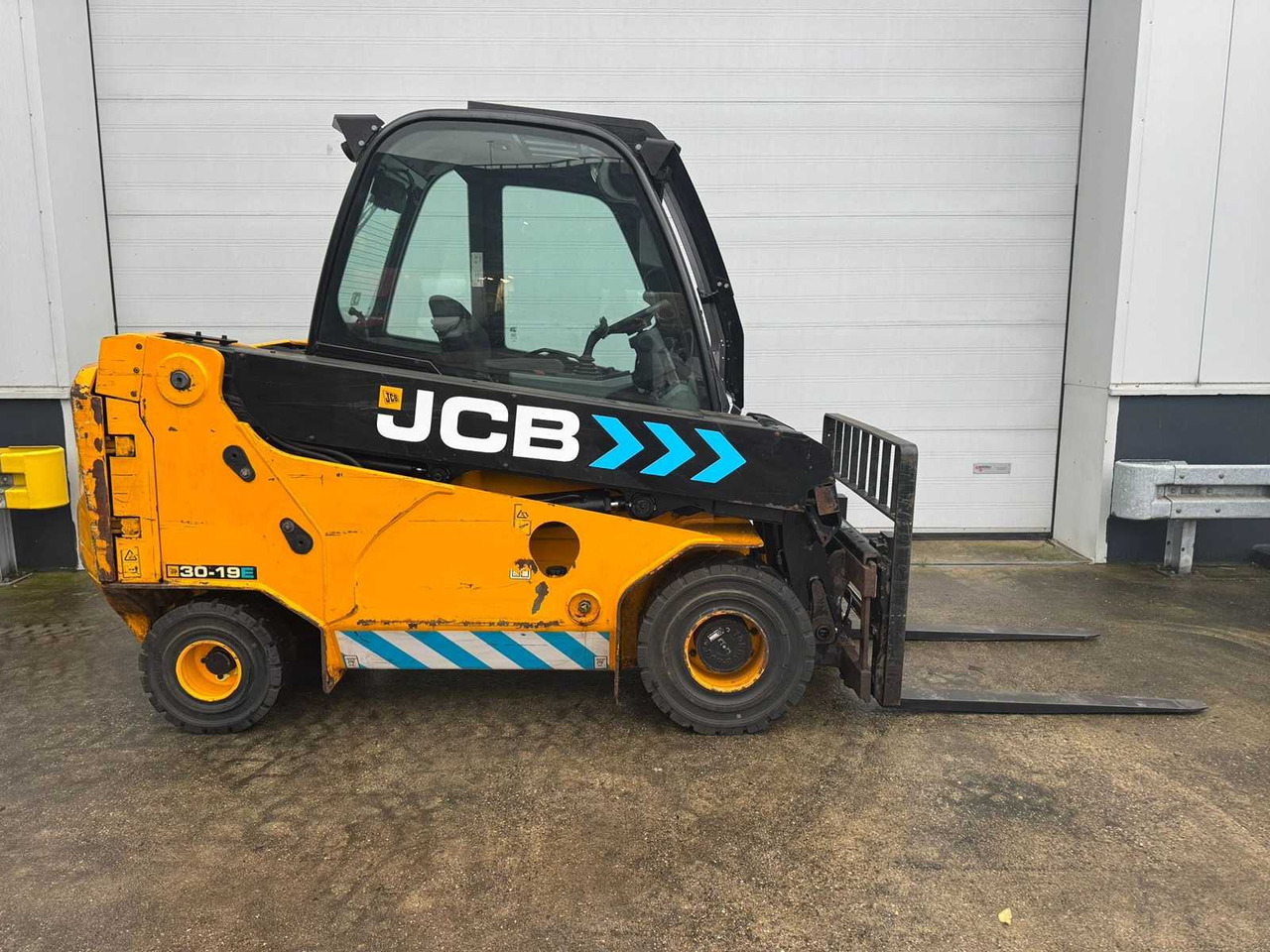 JCB - 2020 - TLT-30-E - FORK POSITIONER, SIDE-SHIFT - FORKLIFT - Forklift: picture 5 JCB - 2020 - TLT-30-E - FORK POSITIONER, SIDE-SHIFT - FORKLIFT - Forklift: picture 5