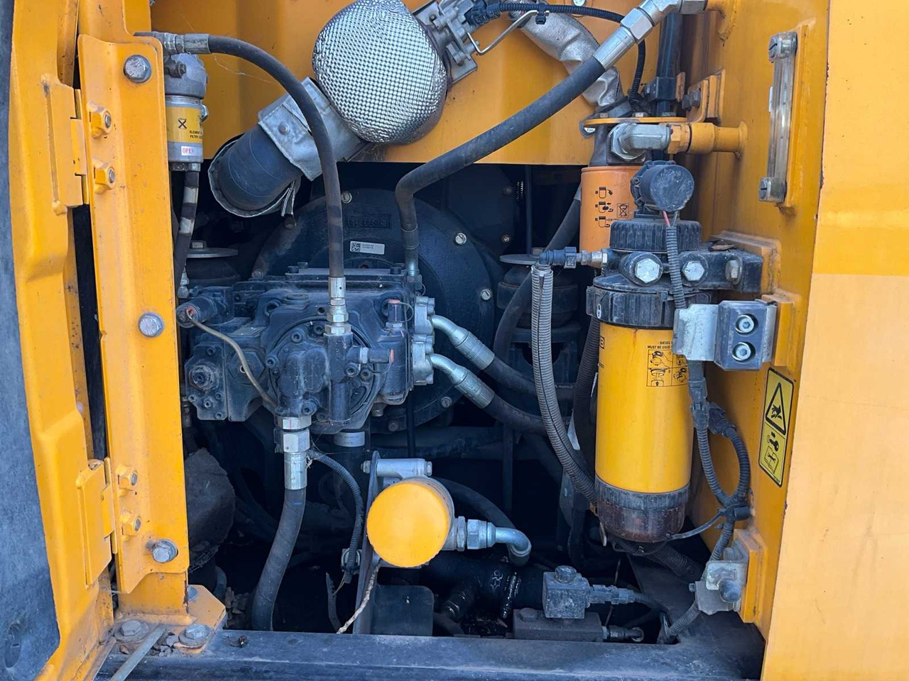 Crawler excavator JCB JS145lc: picture 13