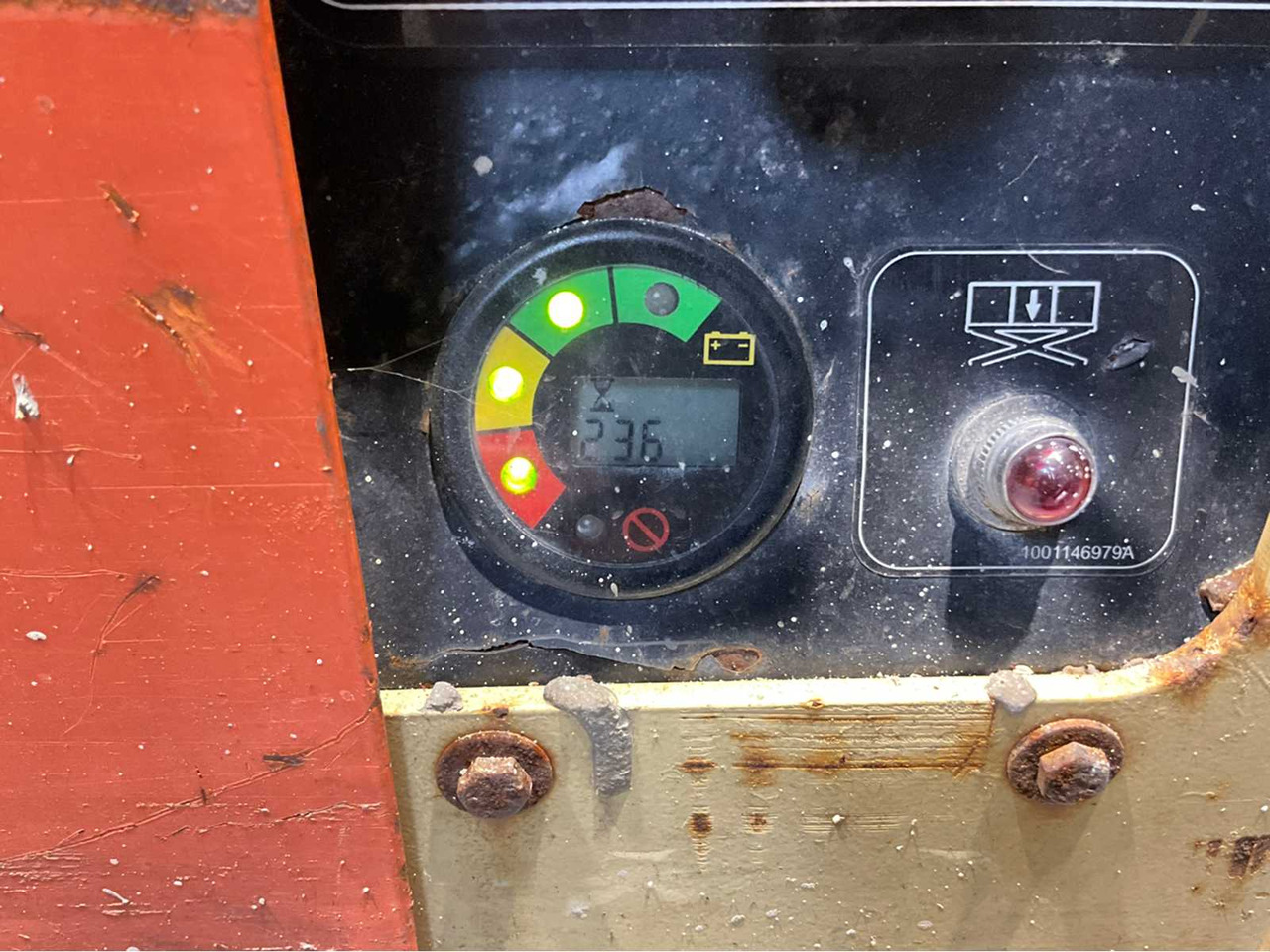 JLG -6RS - AERIAL WORK PLATFORM, WORKING HEIGHT 7.8M, EXTENDABLE TO 2.55M, 315 HOURS - Aerial platform: picture 5 JLG -6RS - AERIAL WORK PLATFORM, WORKING HEIGHT 7.8M, EXTENDABLE TO 2.55M, 315 HOURS - Aerial platform: picture 5